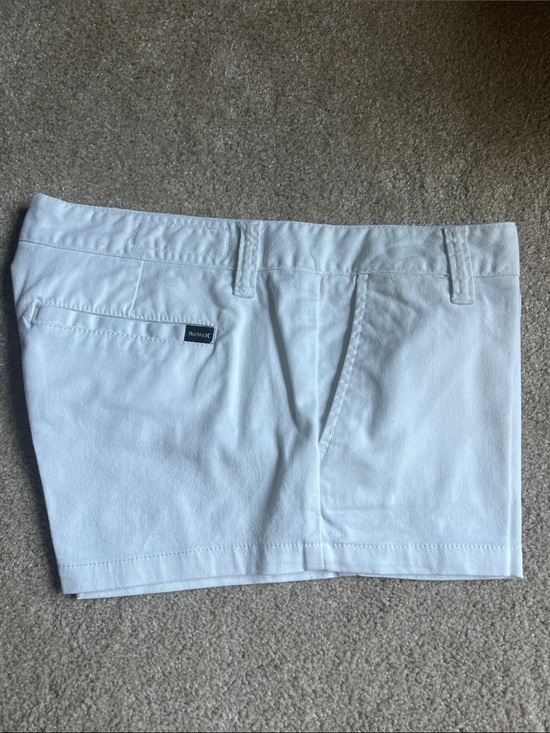 Hurley Pants - Hurley White Flat Front Shorts. Size 7. EUC.